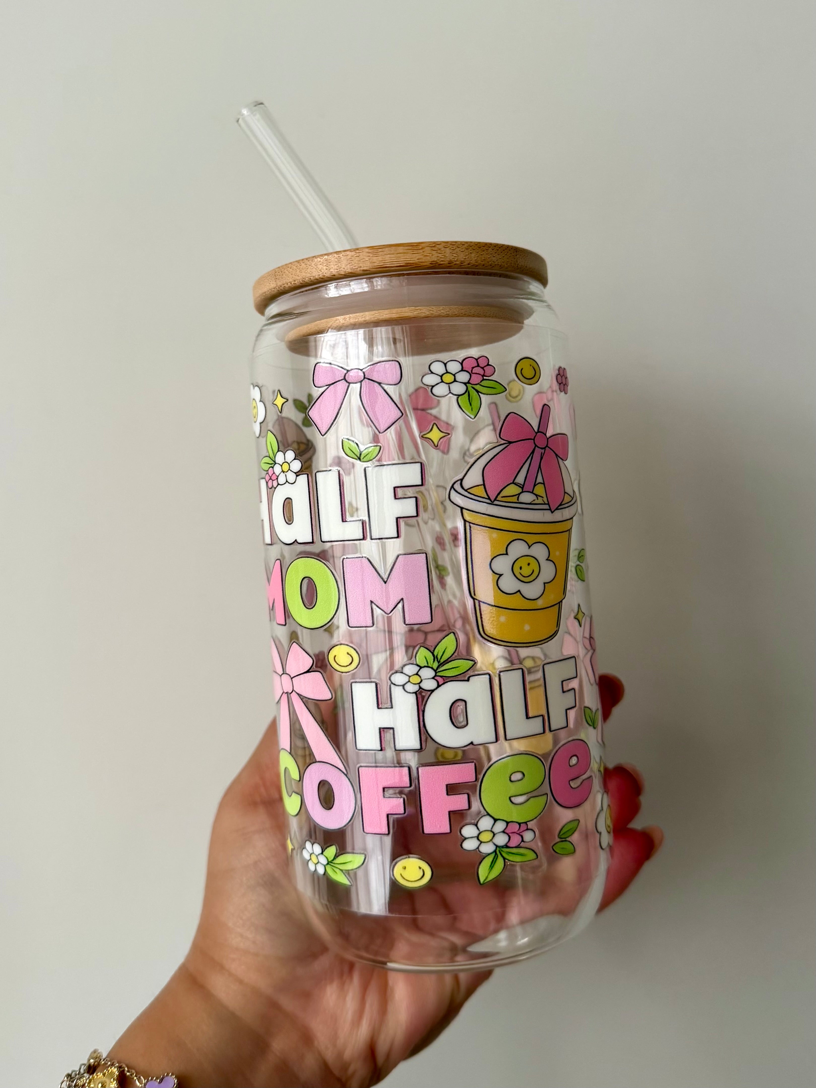 Half Mom Half Coffee - Glasskopp med bambuslokk og glassugerør