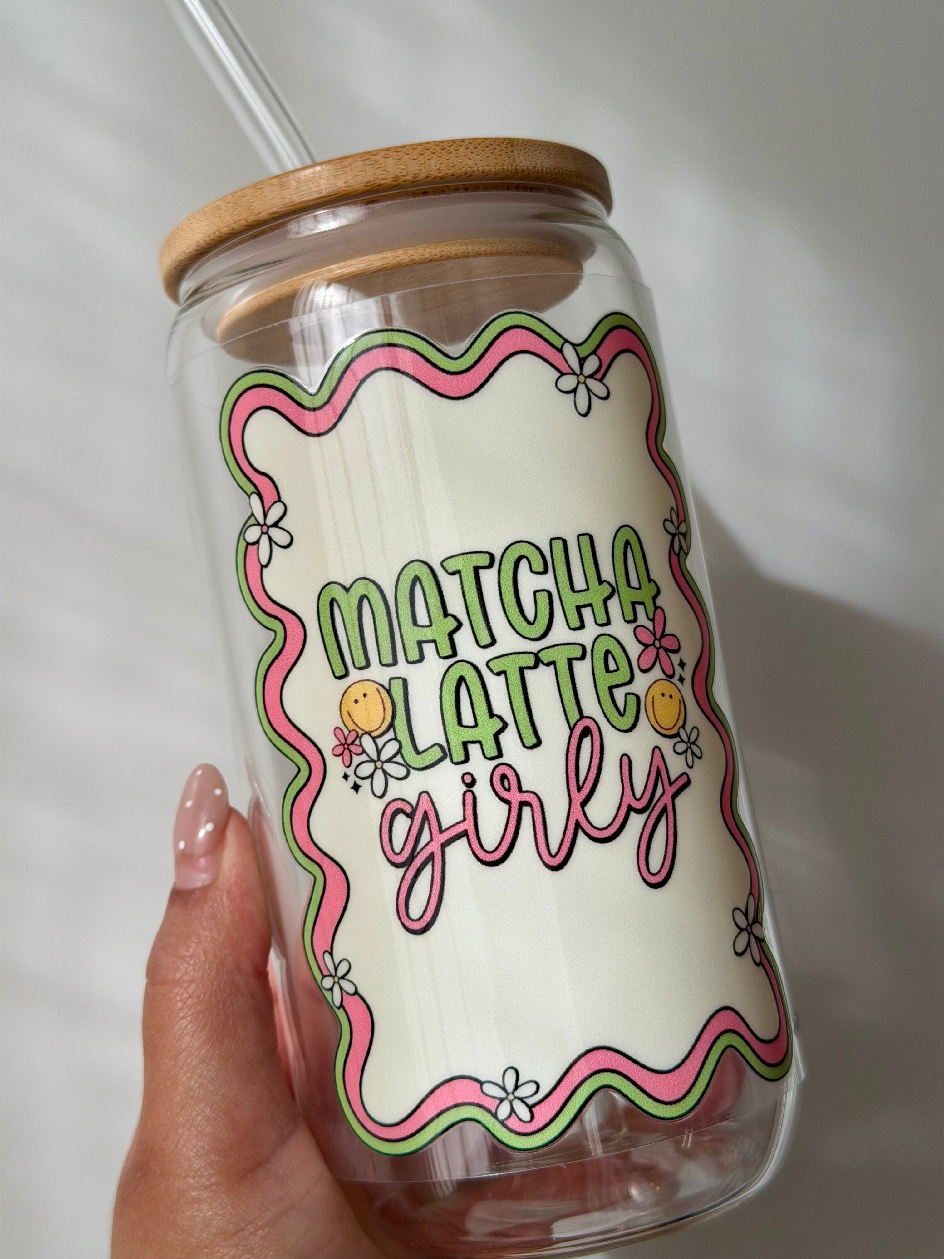 Matcha Latte Girly Tumbler – Glasskopp med bambuslokk og glassugerør