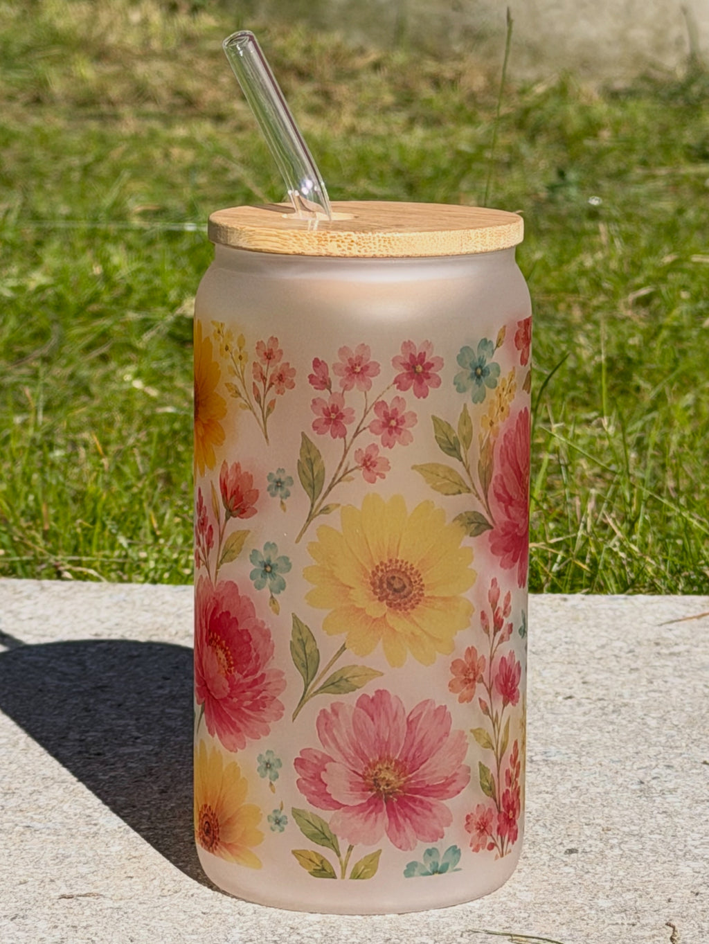Flower Tumbler – frostet kopp med bambuslokk og glassugerør