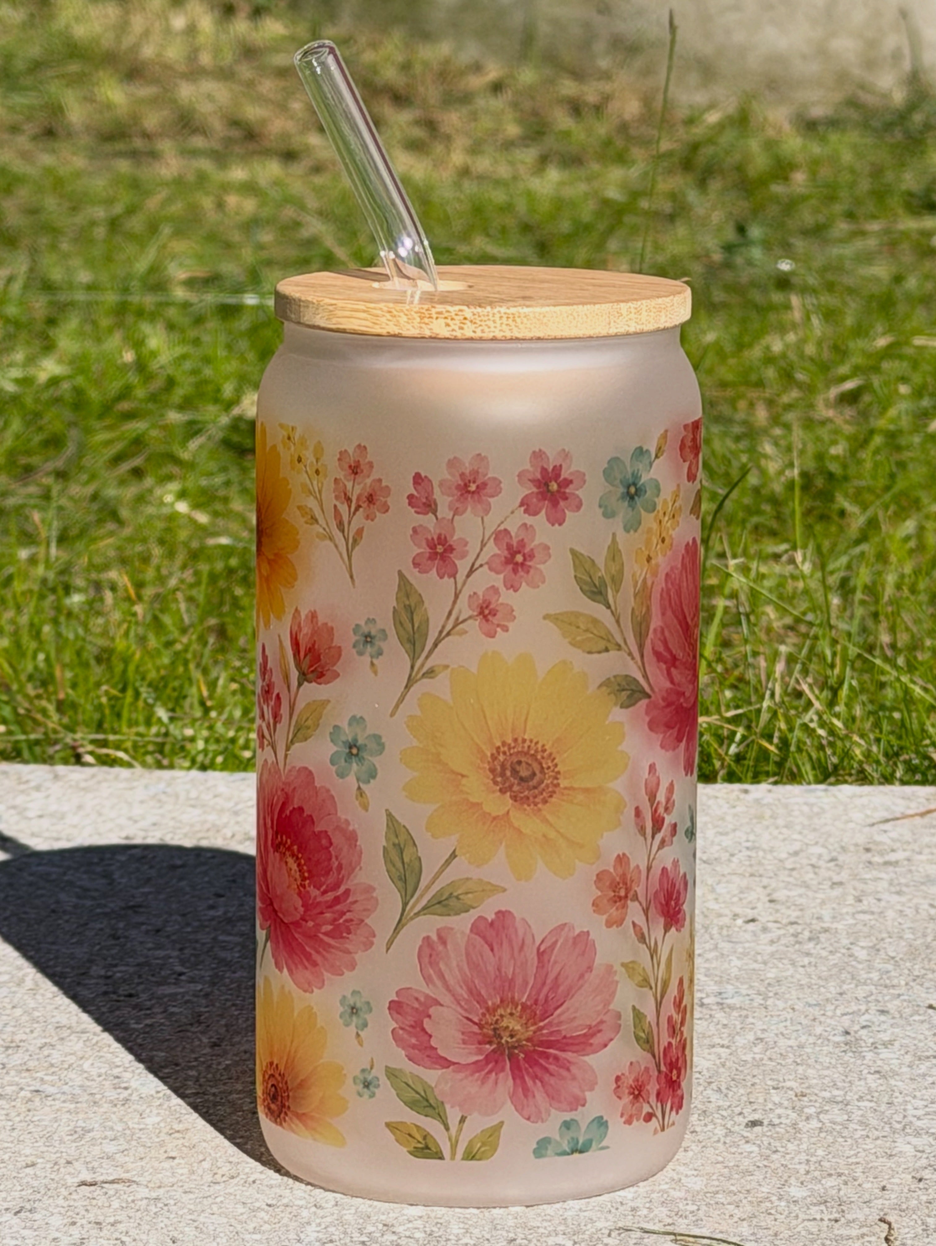 Flower Tumbler – frostet kopp med bambuslokk og glassugerør