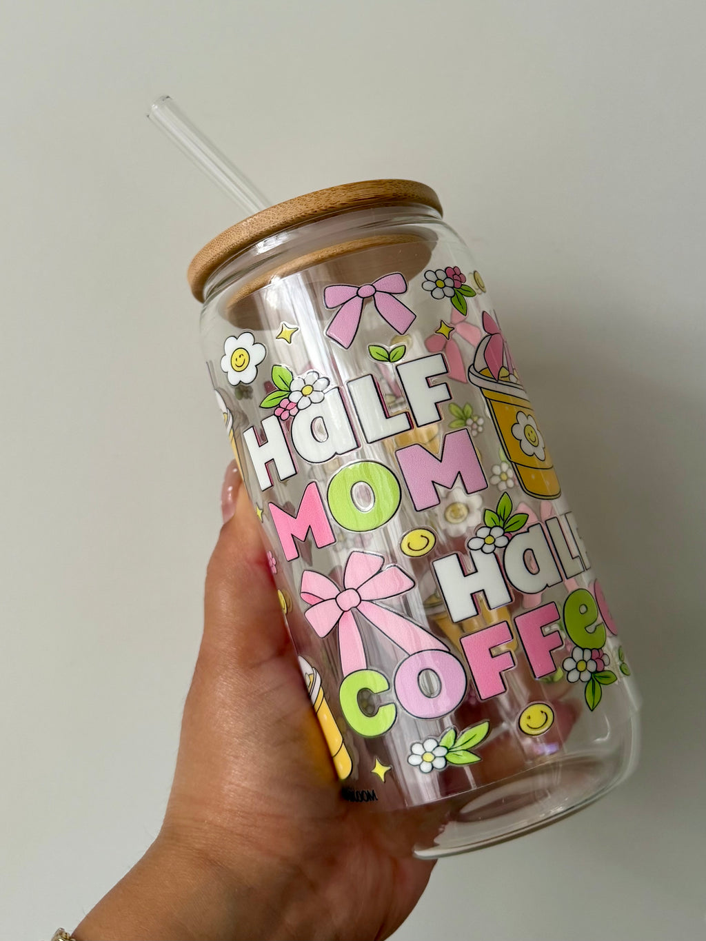 Half Mom Half Coffee - Glasskopp med bambuslokk og glassugerør