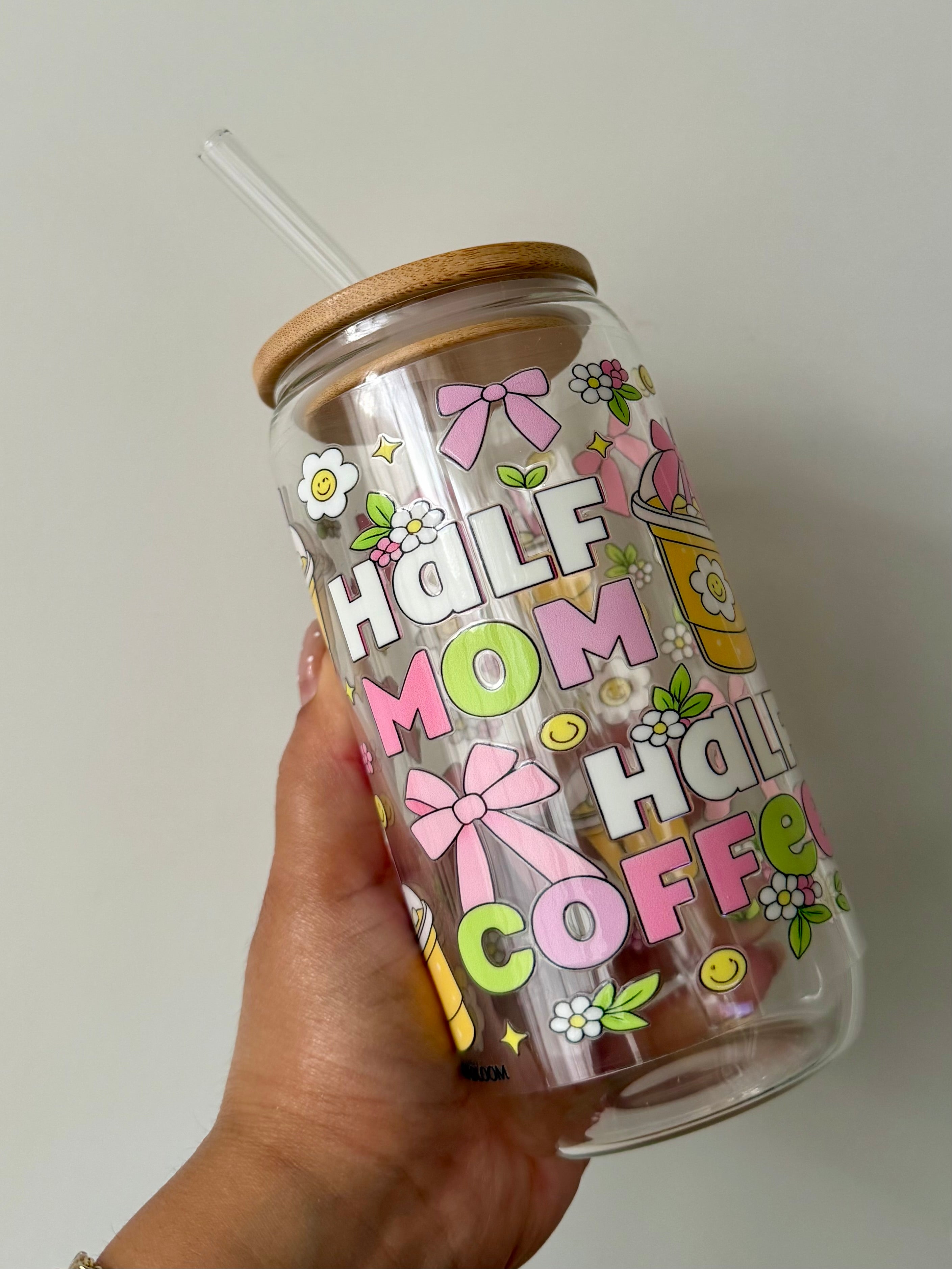 Half Mom Half Coffee - Glasskopp med bambuslokk og glassugerør