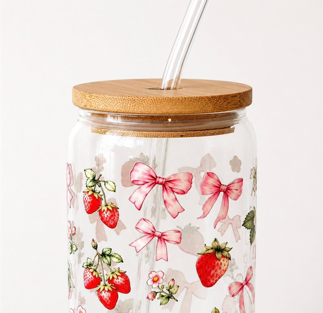 Berry Bow Tumbler – Glasskopp med bambuslokk og glassugerør