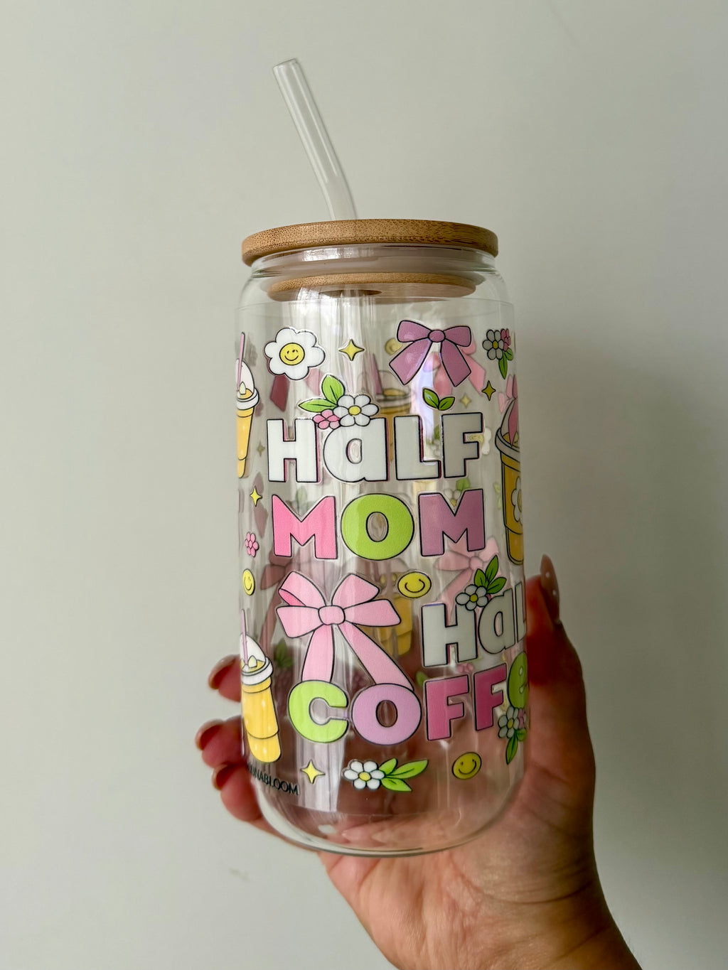 Half Mom Half Coffee - Glasskopp med bambuslokk og glassugerør