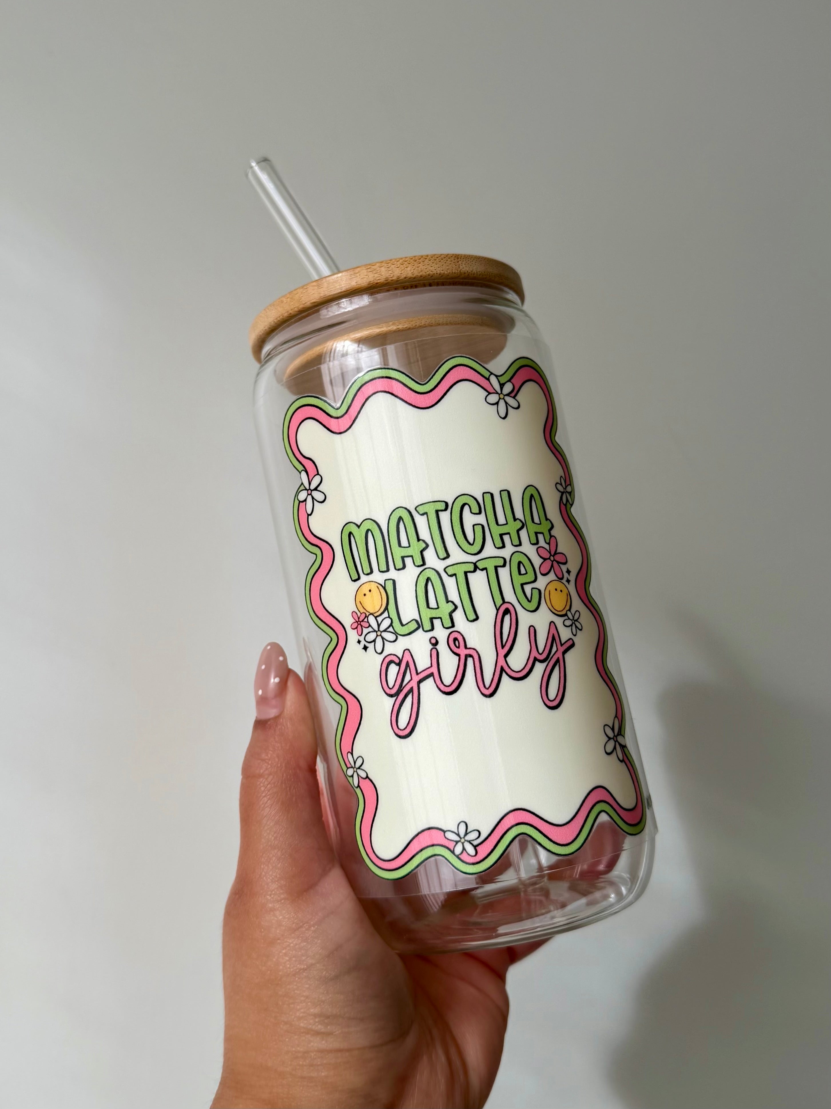 Matcha Latte Girly Tumbler – Glasskopp med bambuslokk og glassugerør