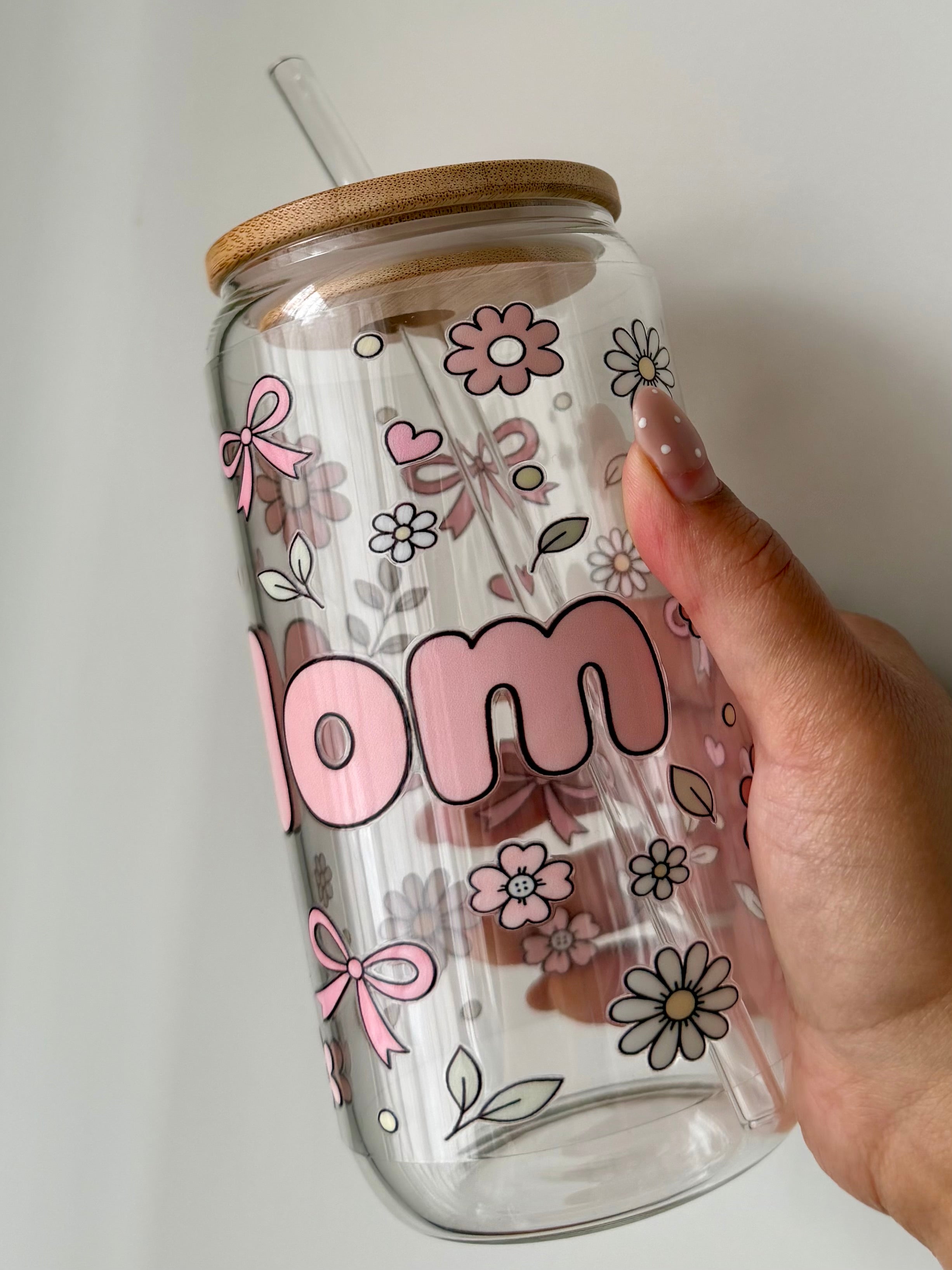 Mom Tumbler – Glasskopp med bambuslokk og glassugerør