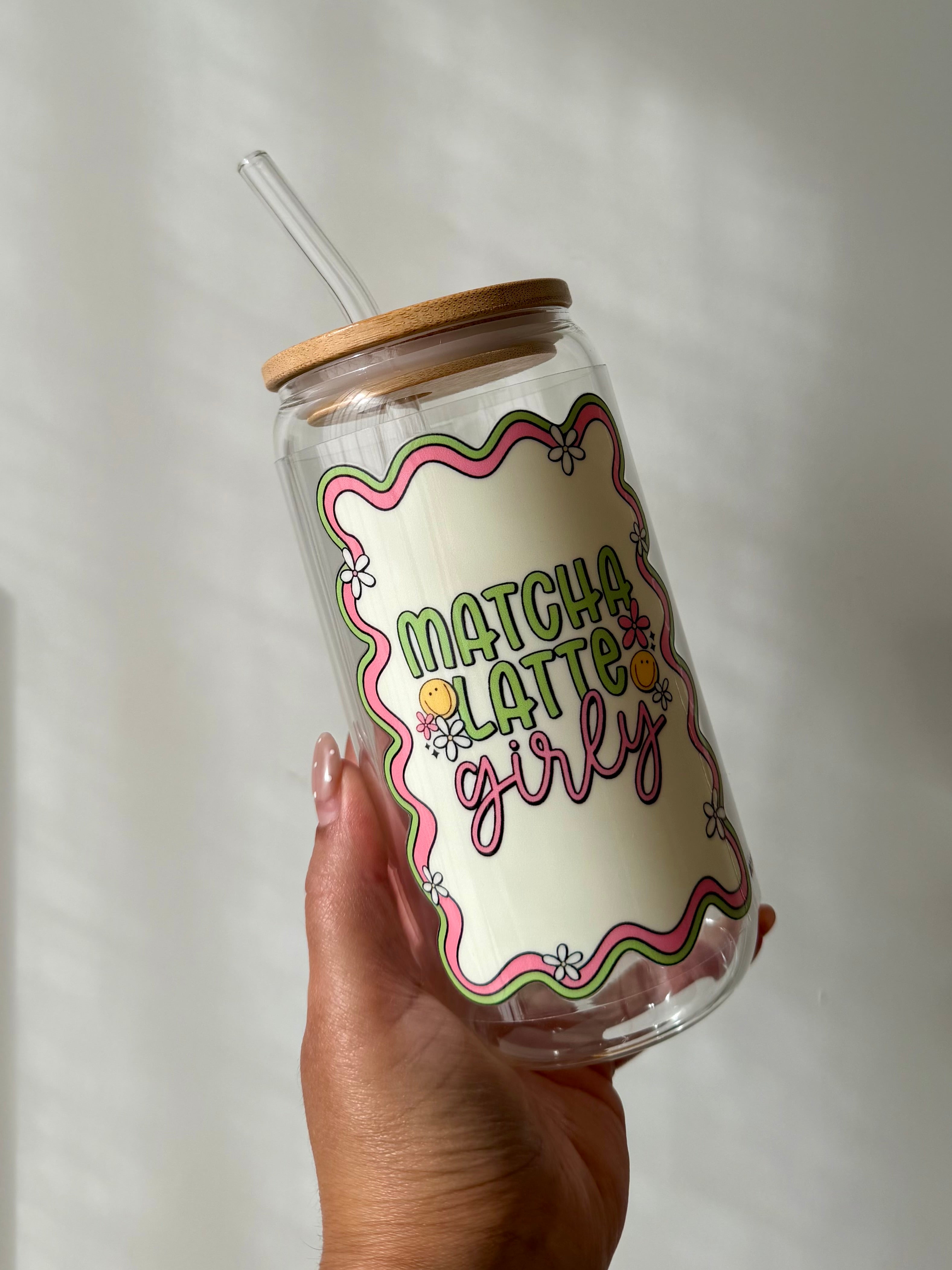 Matcha Latte Girly Tumbler – Glasskopp med bambuslokk og glassugerør